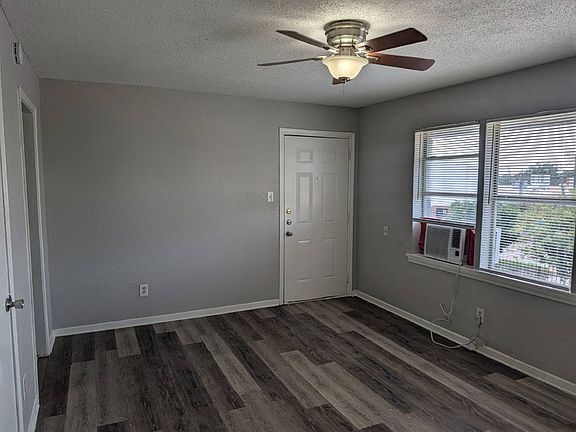 3rd image of 4522 Columbia Ave