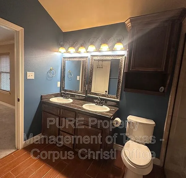 6902 Anastasia — Photo 17
