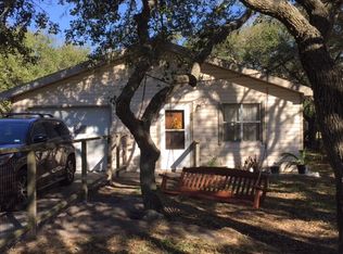 804 Traylor Ave, Rockport, TX 78382