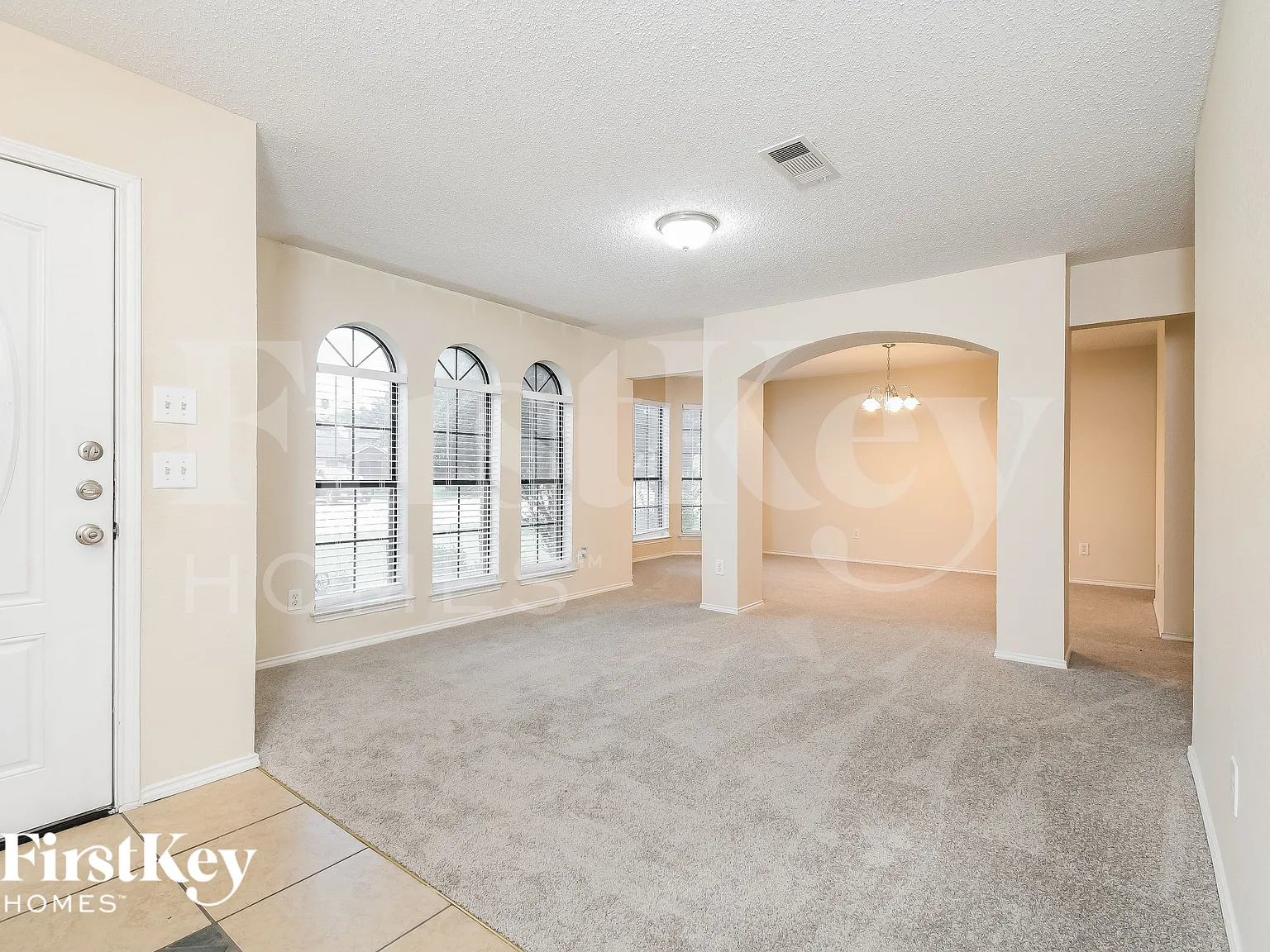 4 bed, 2.5 bath, 3056 sqft, $2,350 — Photo 3