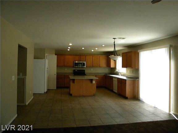 5th image of 2421 Paradise Isle Ave