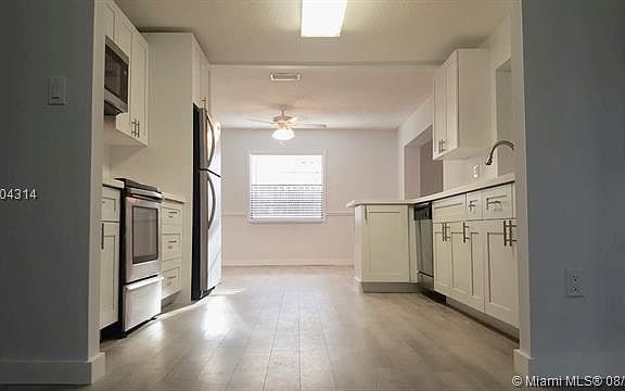 4th image of 10421 SW 50th St