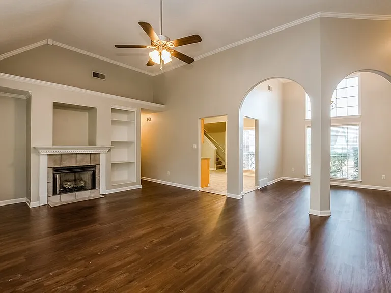 9893 Farmyard Dr — Photo 3