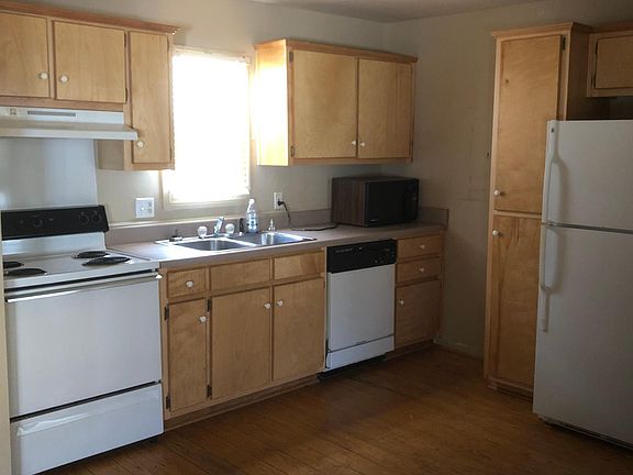 3rd image of 731 1/2 12th St APT C