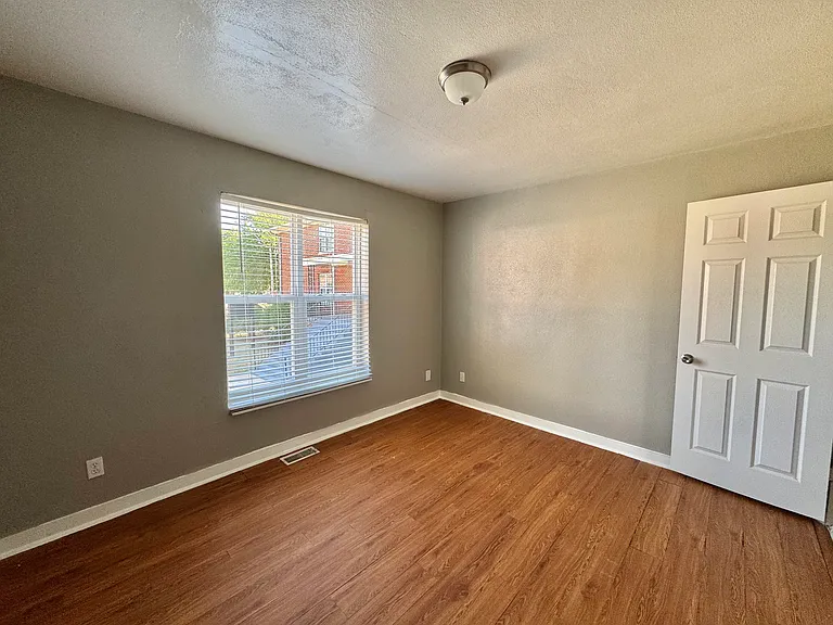 2034 NW 25th St #6 — Photo 14