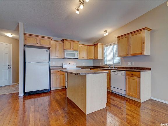 3rd image of UNIT 26-2801 Windsor Park ROAD
