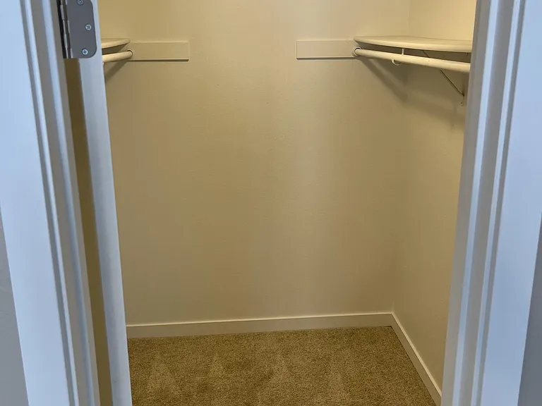 Sunset East Apartments — Photo 40