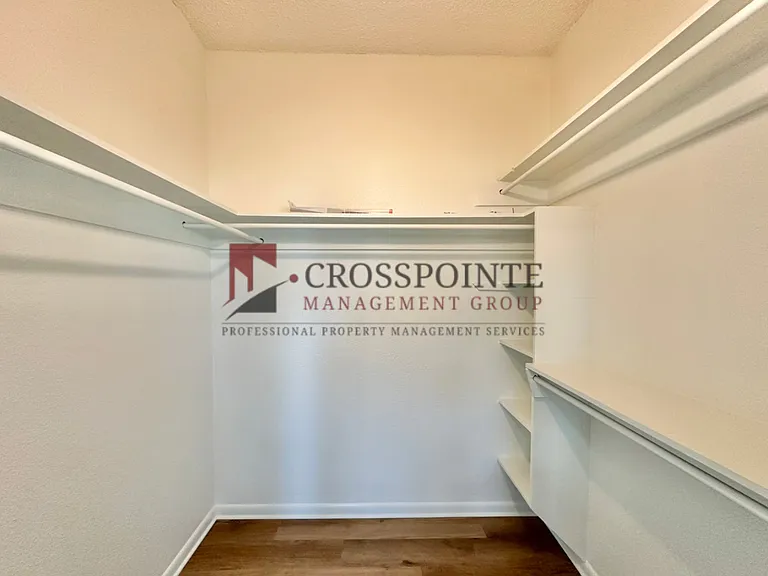 403 E Noble St — Photo 15