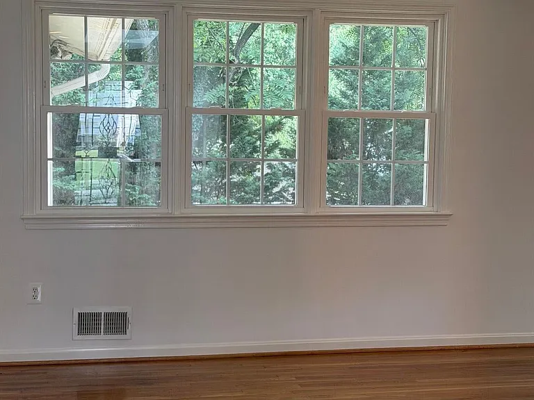 1329 Gresham Rd — Photo 10