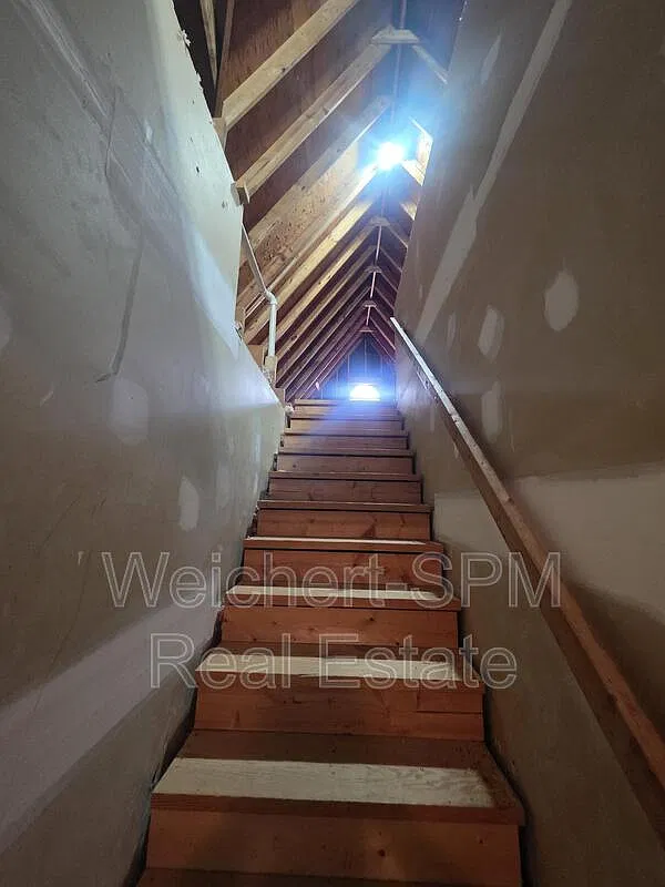 4 bed, 2.0 bath, 2061 sqft, $2,250 — Photo 3