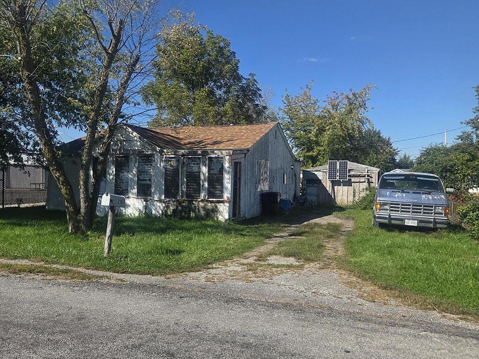 2nd image of 218 Plaza Way