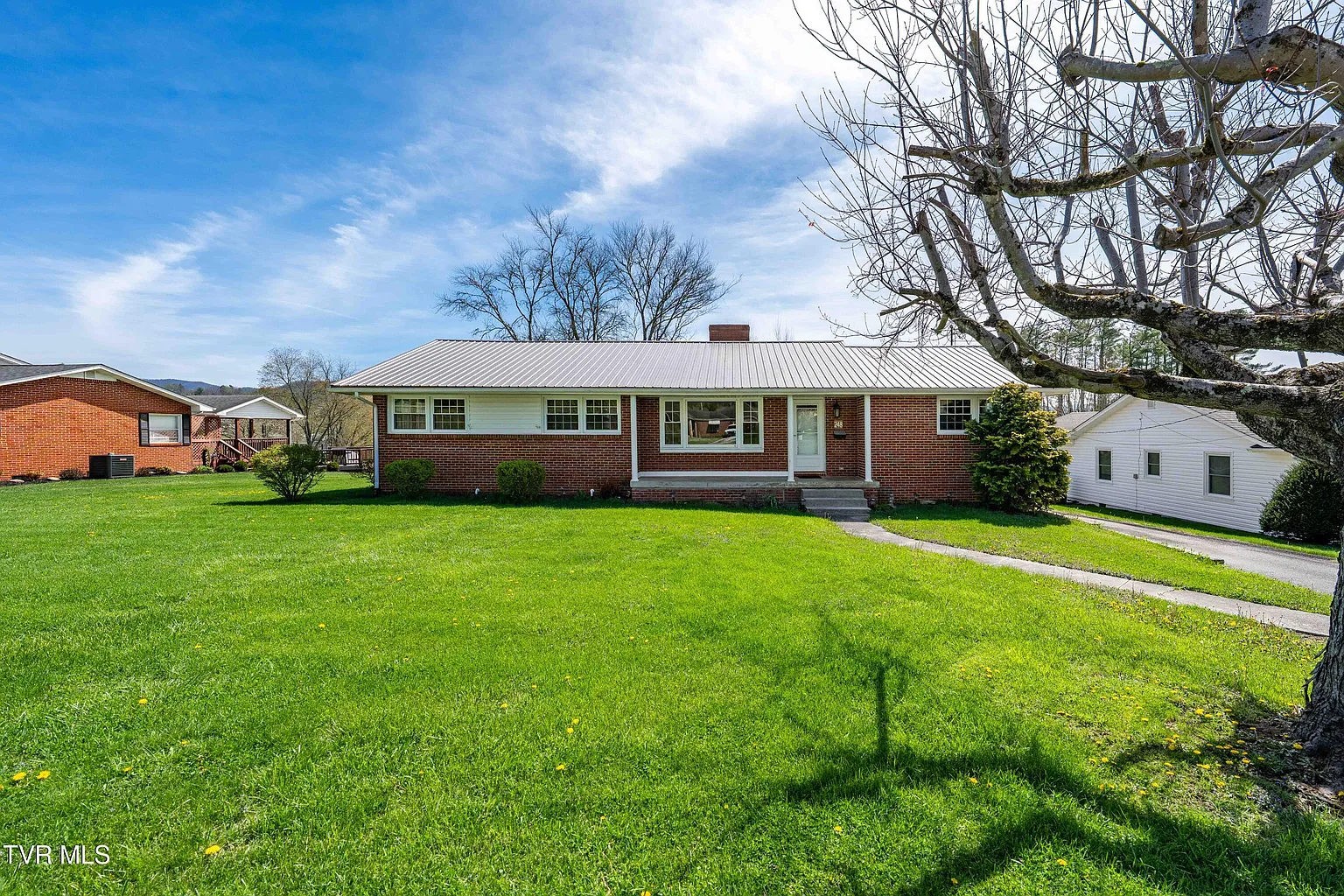 248 Sunset Dr photo 1