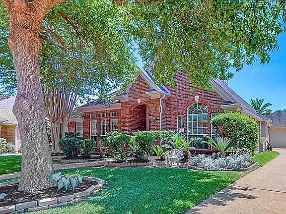 3rd image of 2119 Meadow Park Cir