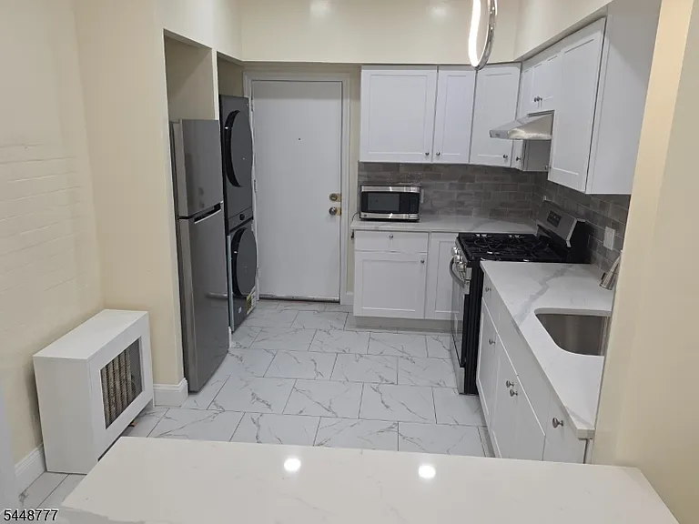 212 Park Ave — Photo 2