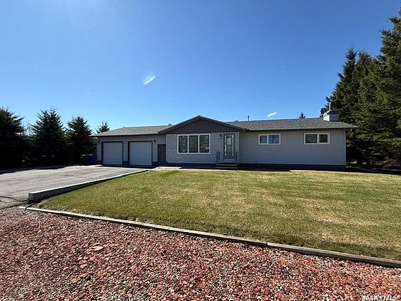 3rd image of 234 Saskatchewan STREET E