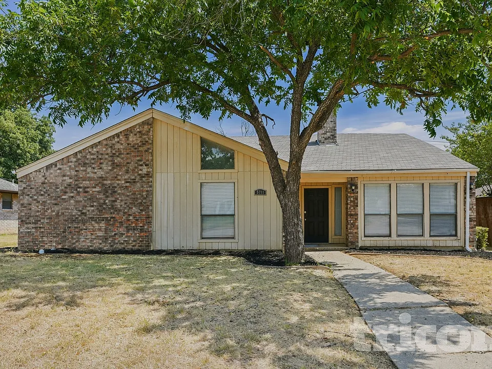 5711 Calumet Dr