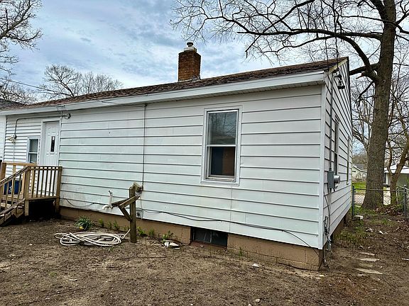 2nd image of 2529 Hoyt St