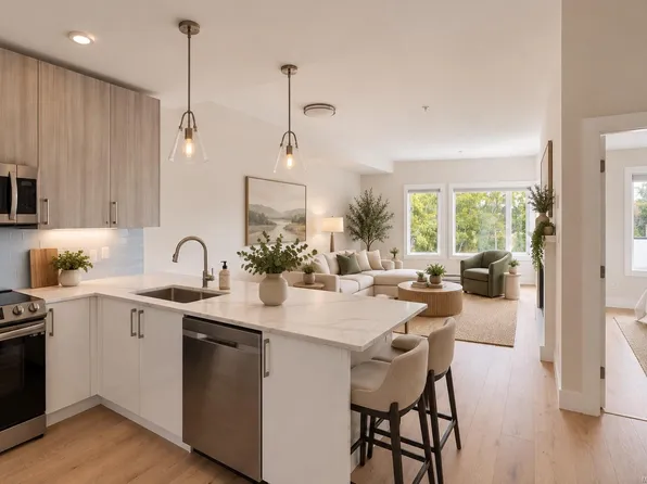 7098 Wallace Dr #306, Central Saanich, BC V8M 1G9