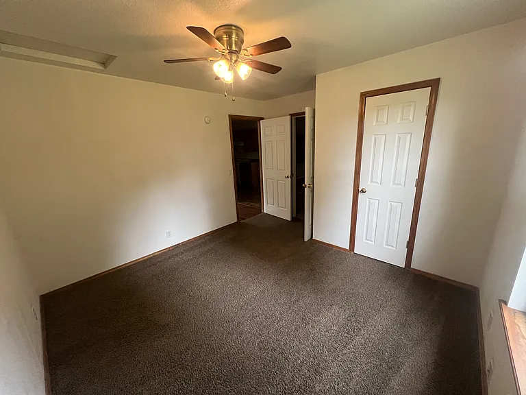 1506 Hilldale Dr — Photo 6