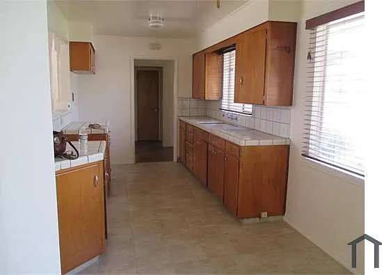 4468 E Clinton Ave — Photo 3