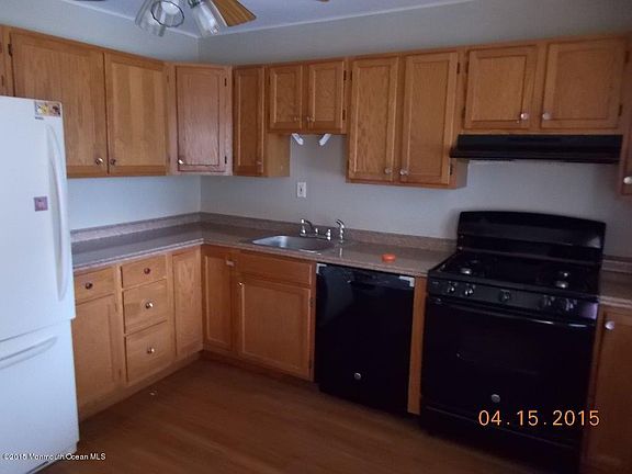 2nd image of 921 Wright Ave