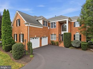 15261 Golf View Dr, Haymarket, VA 20169