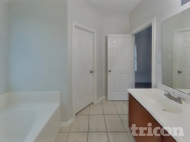 1630 Emily Ln — Photo 8