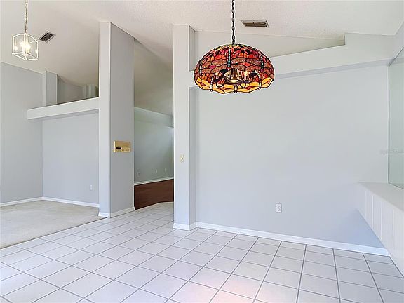 5th image of 390 MAGNOLIA PLACE