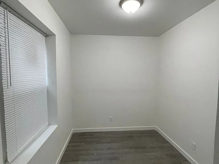 3201 Barrett St — Photo 4
