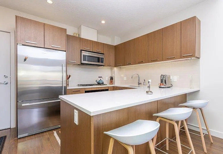 323 20th Ave SW #402 — Photo 7