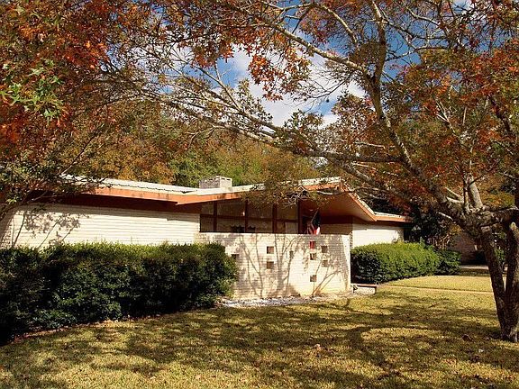 2nd image of 4014 N Hills Dr