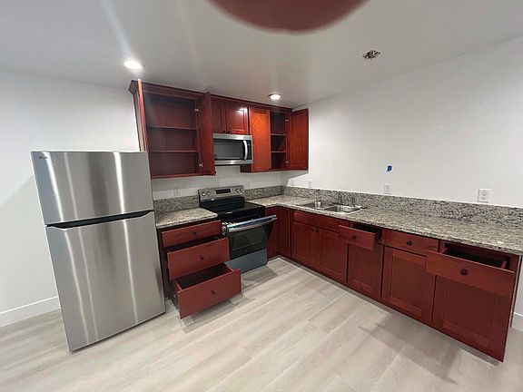 3rd image of 425 5th St #3