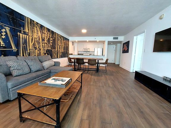 4th image of 1200 Brickell Bay Dr #3708