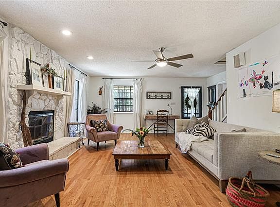 3rd image of 327 Williamsburg Dr