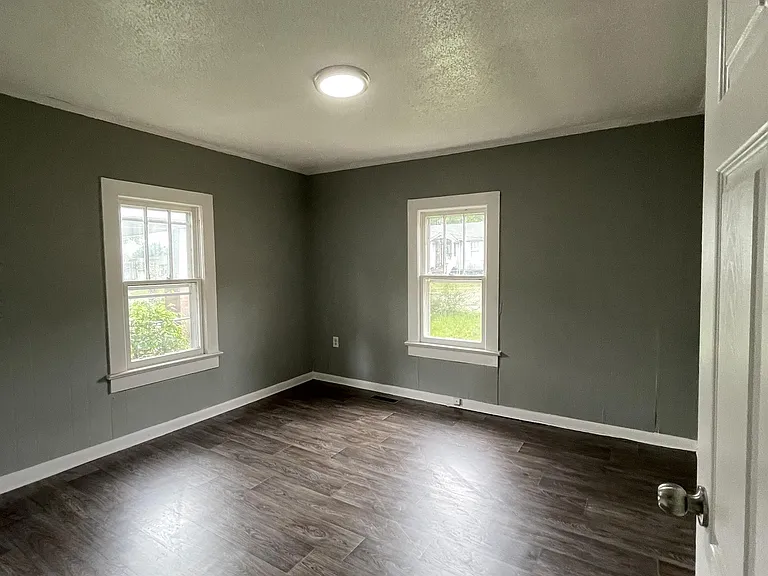 2702 Woodside St — Photo 6