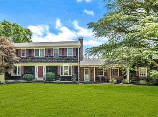 8 Gull Cv, Northport, NY 11768