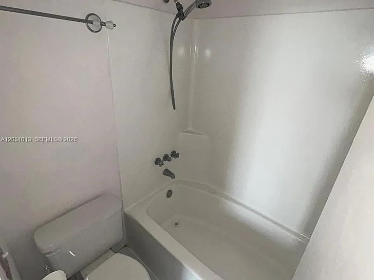 2350 NE 135th St #706 — Photo 7