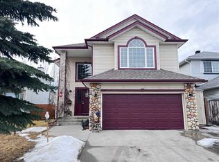 251 E Lakeview Cv, Chestermere, AB T1X1E7