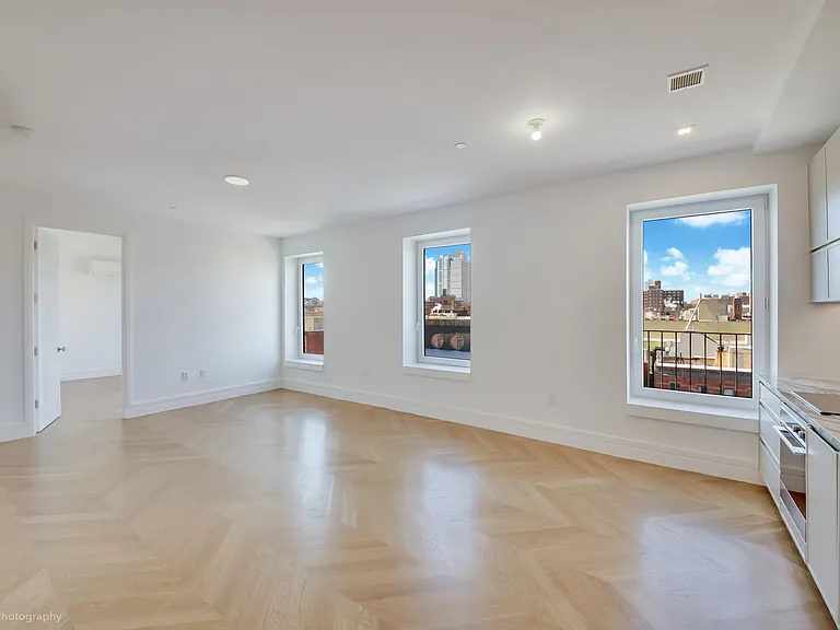370 Lenox Ave #Penthouse 4 — Photo 1
