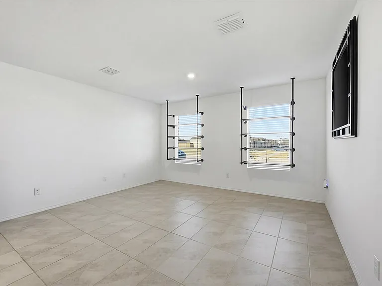 6739 Coulter Dr — Photo 6