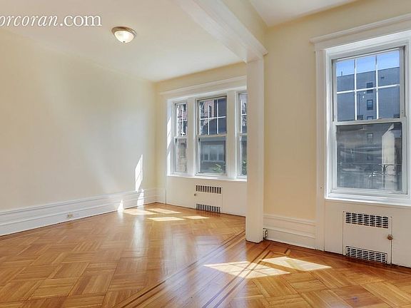 5th image of 9 Martense Ct