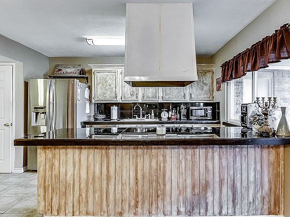 5th image of 4816 Wagner Dr