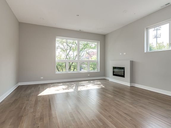 4th image of 2422 W Iowa St #3