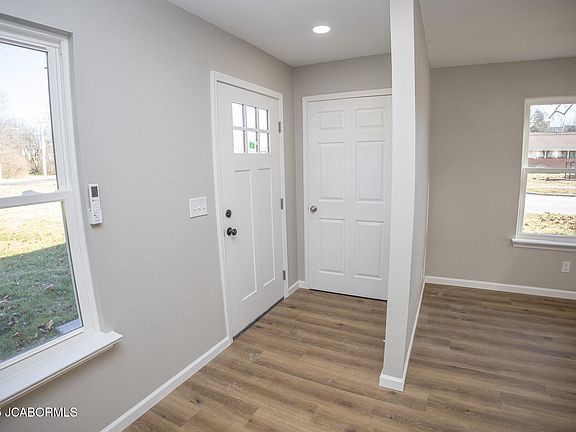 3rd image of 839 Green St
