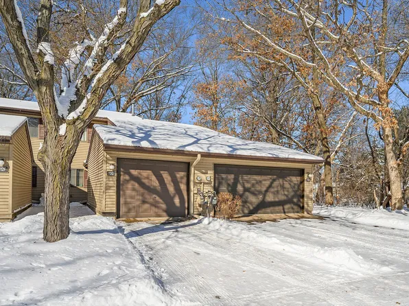 112 South Dr #G, Circle Pines, MN 55014