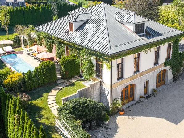 80 White St, Southampton, NY 11968