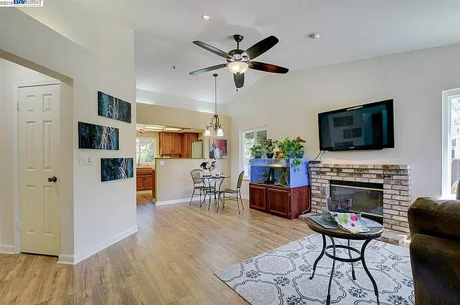 3 bed, 1120 sqft, $3,750 — Photo 3