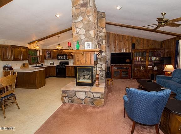 5th image of 27075 Pine Lake St
