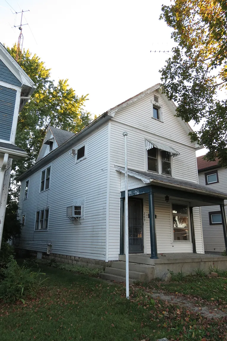 209 Lincoln St photo 1