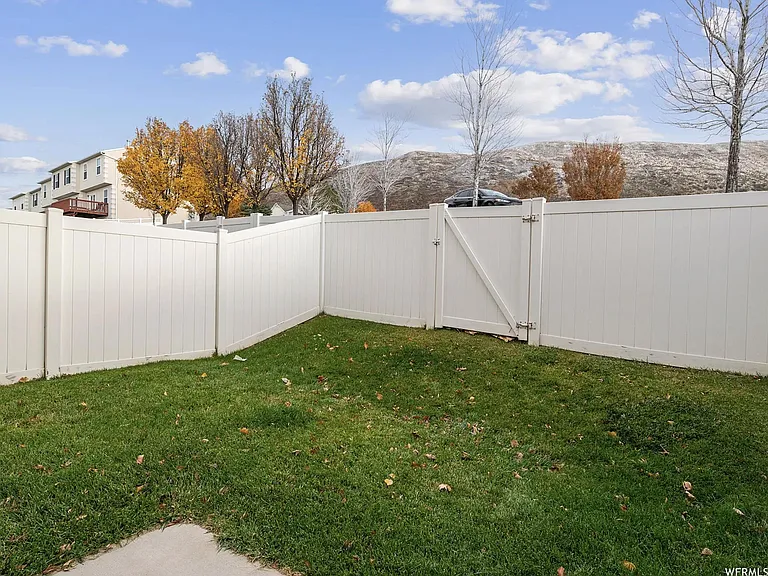 376 E Braidhill Dr — Photo 2